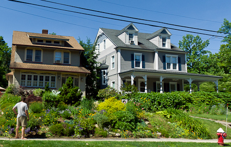 Friend Fred, presents the stunning garden home of his friends/neighbors